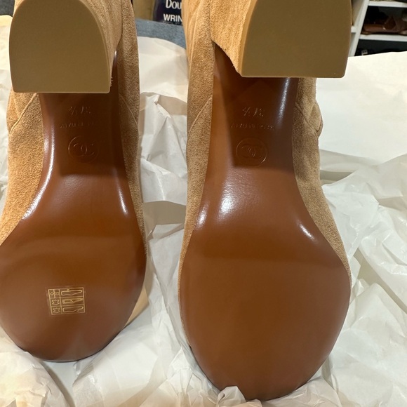 Never worn current season Chanel boots. 37.5 - Picture 4 of 5